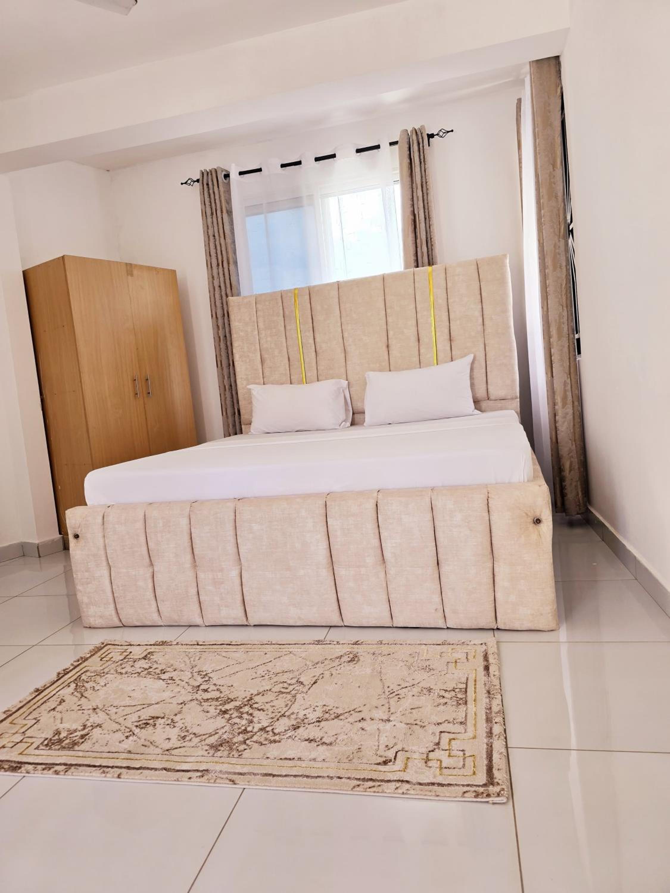 Spacious Sea Breeze Apartment