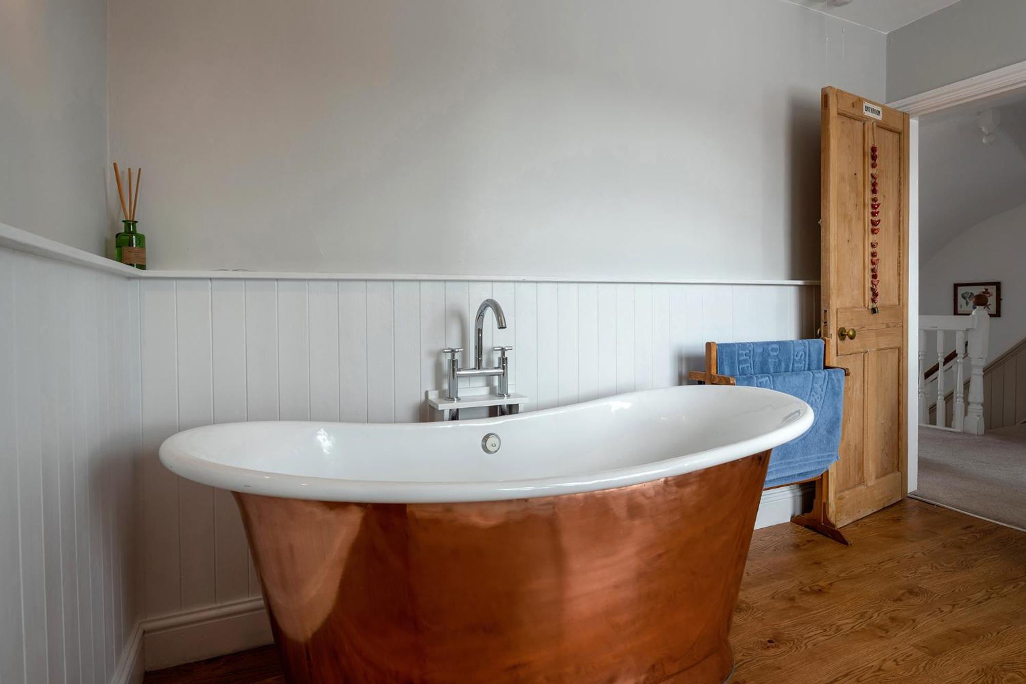 Opposite the beach, hot tub & sauna, sleeps 16