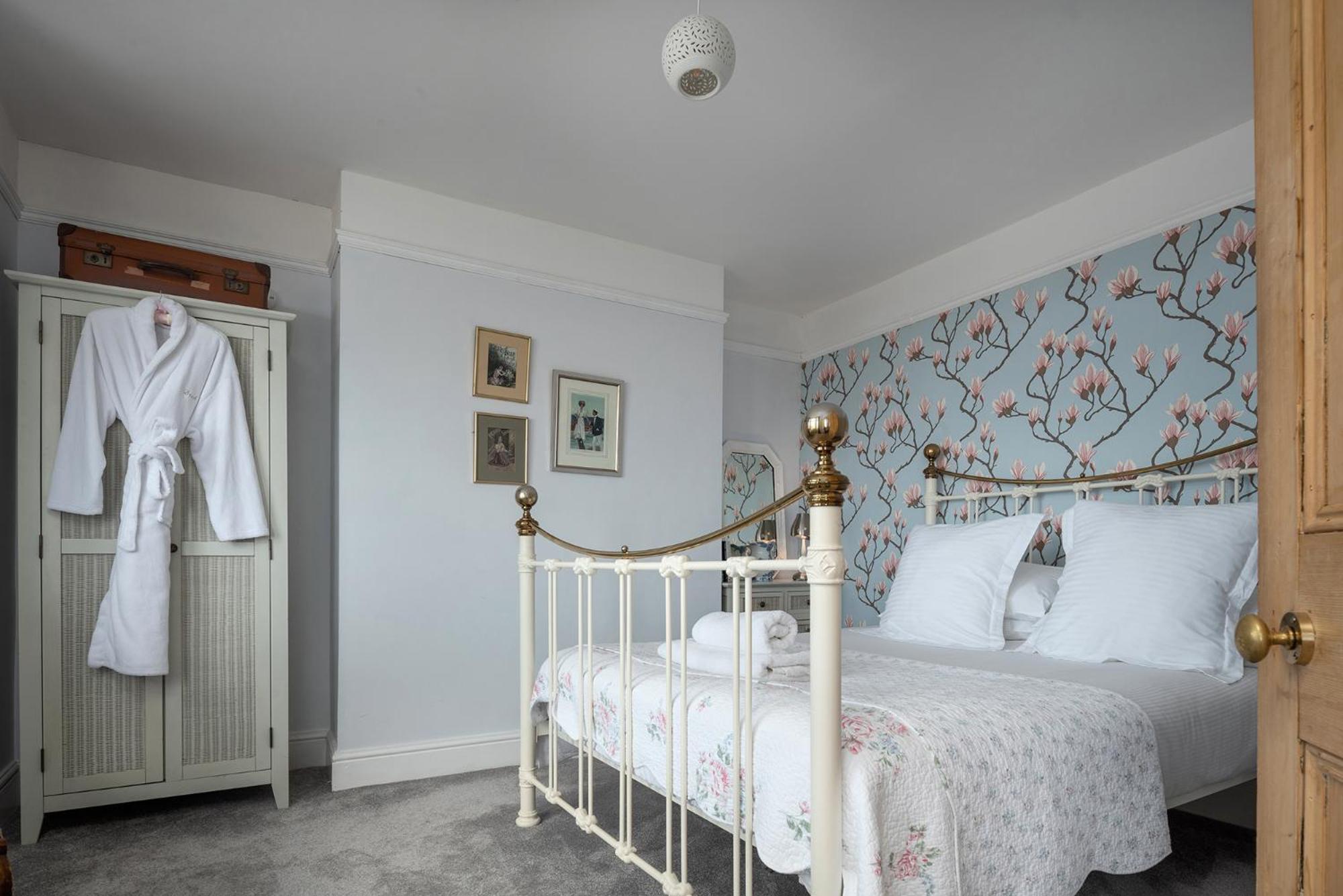 Opposite the beach, hot tub & sauna, sleeps 16
