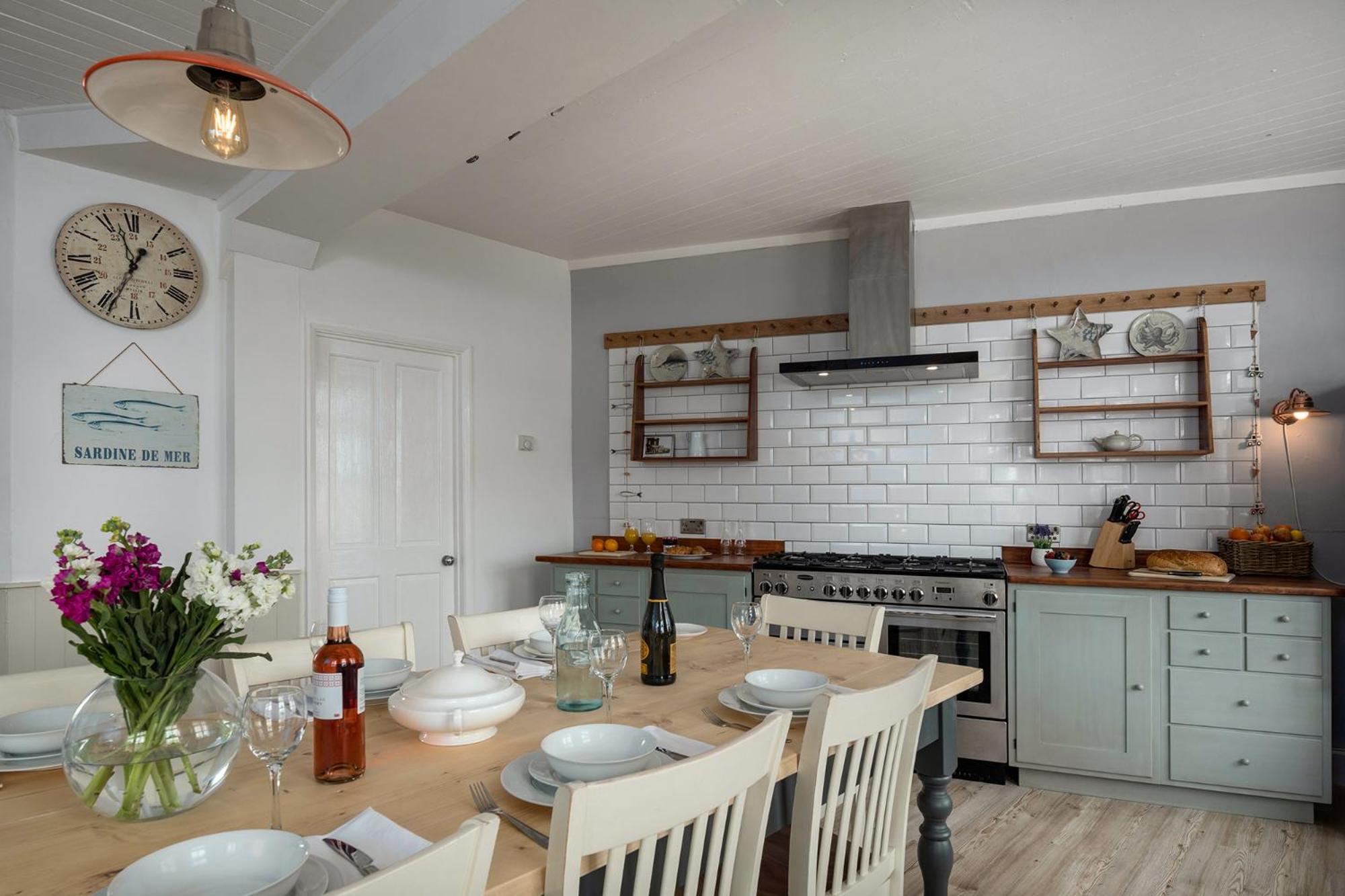 Opposite the beach, hot tub & sauna, sleeps 16