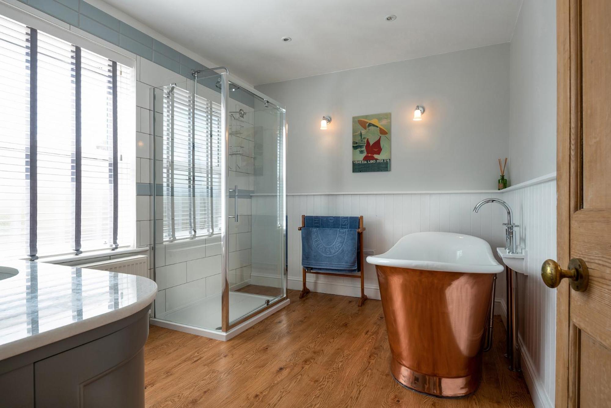 Opposite the beach, hot tub & sauna, sleeps 16