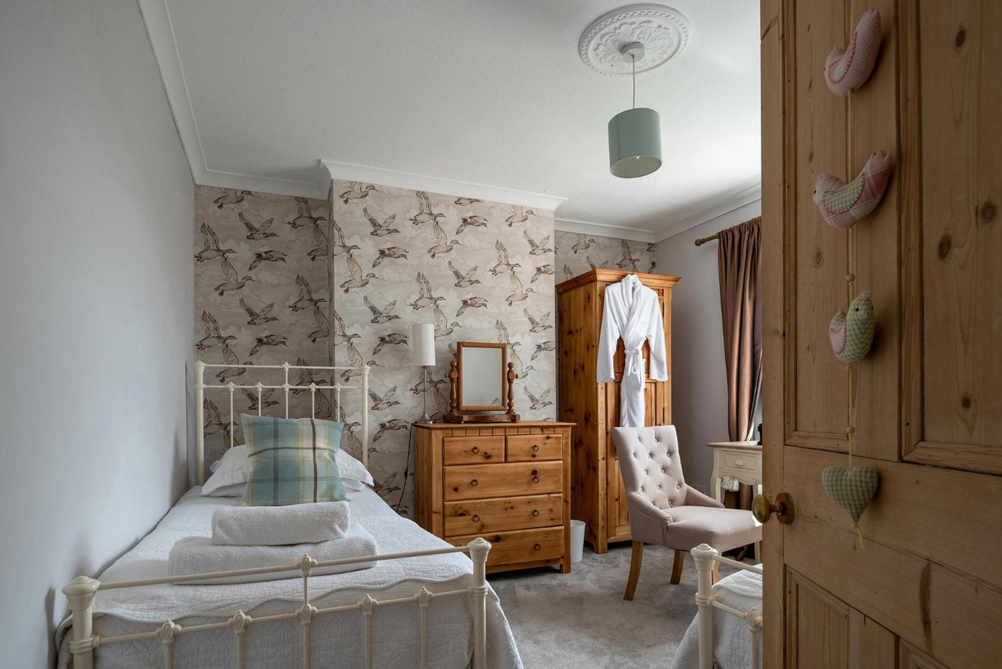 Opposite the beach, hot tub & sauna, sleeps 16