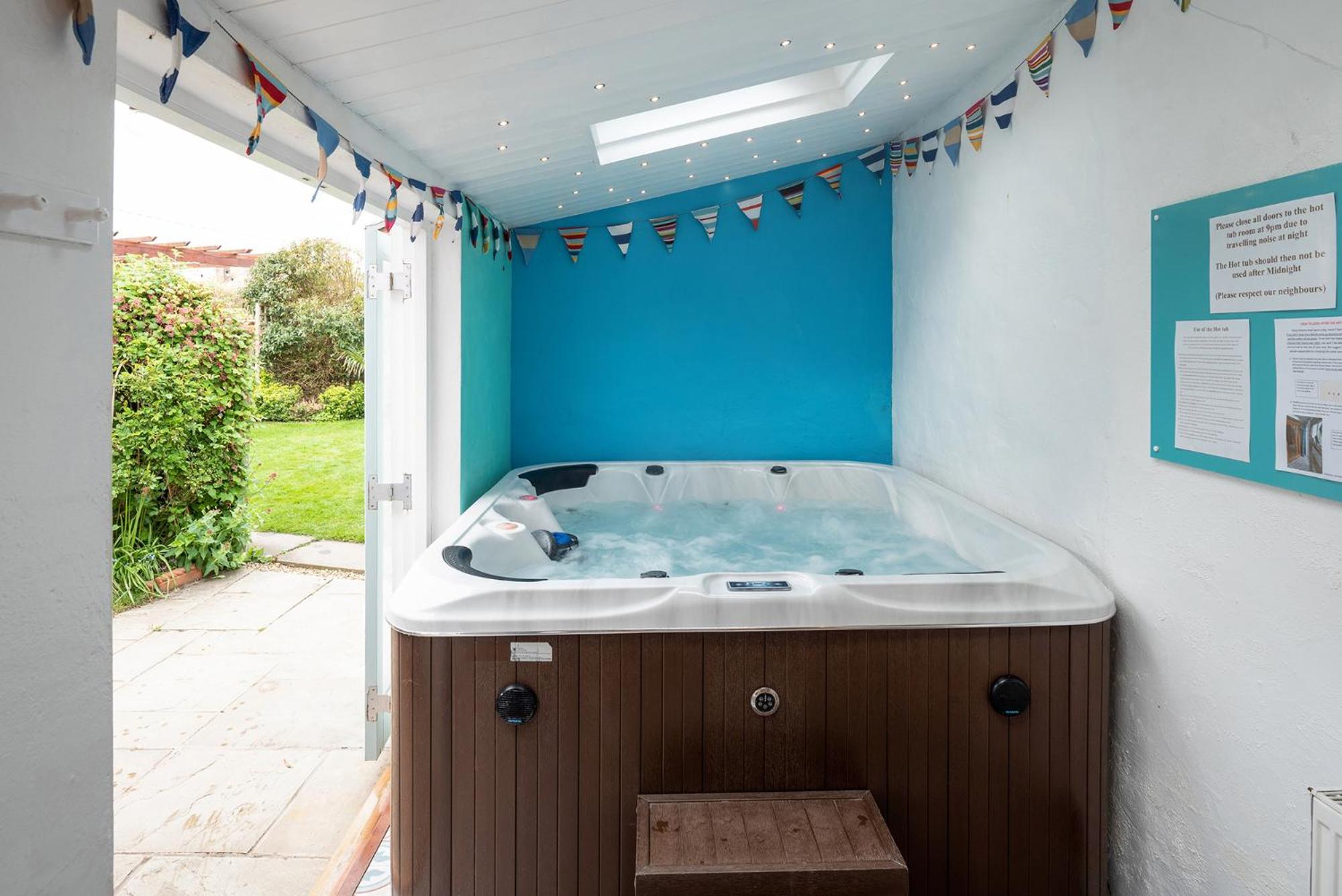 Opposite the beach, hot tub & sauna, sleeps 16