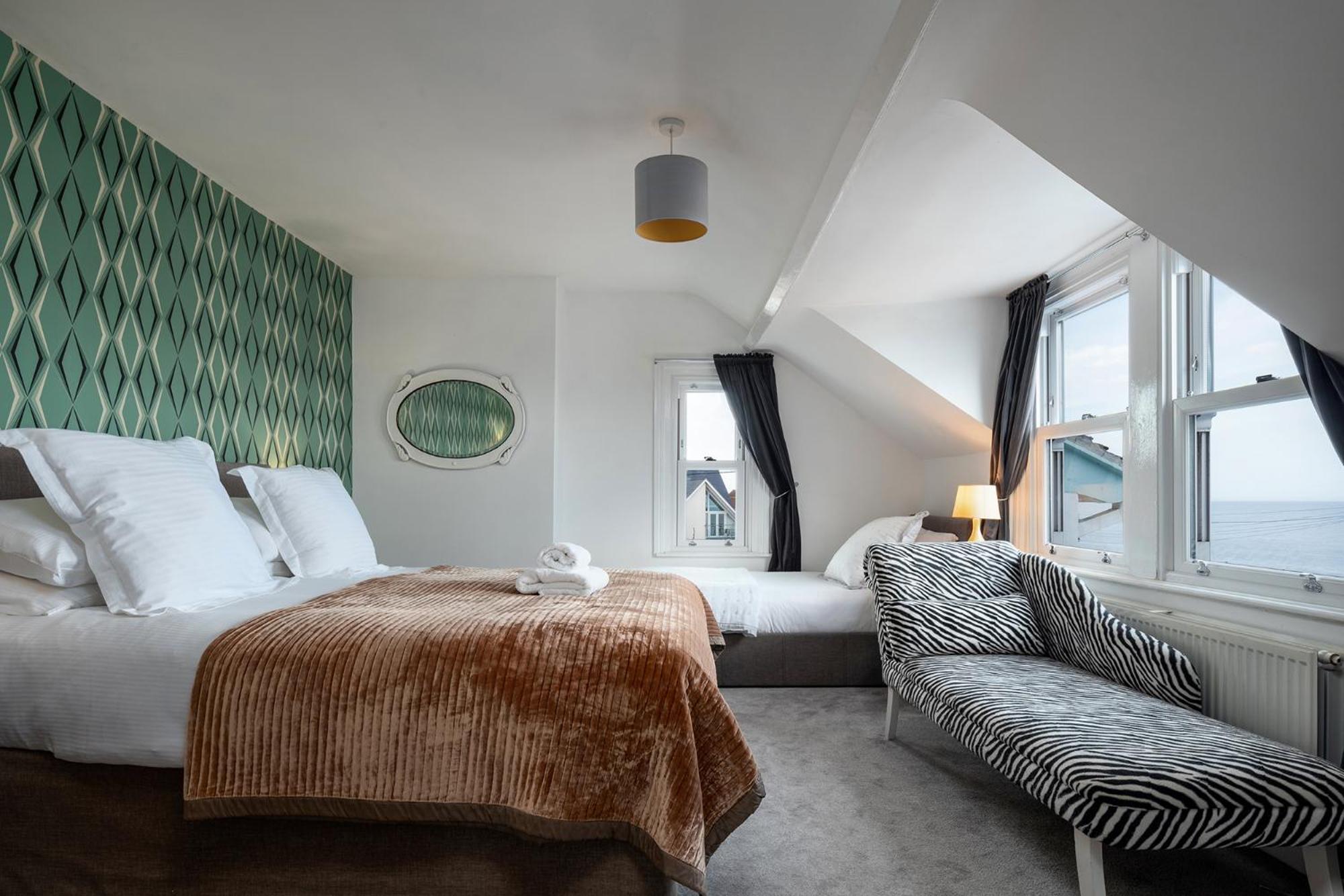 Opposite the beach, hot tub & sauna, sleeps 16