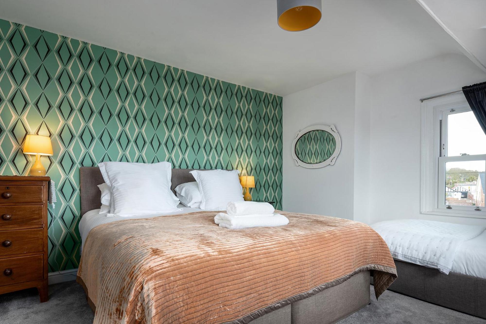 Opposite the beach, hot tub & sauna, sleeps 16