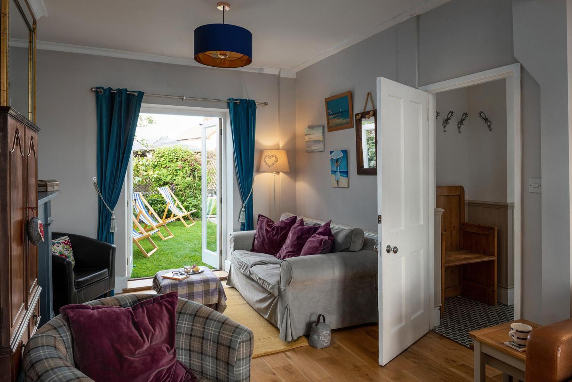 Opposite the beach, hot tub & sauna, sleeps 16