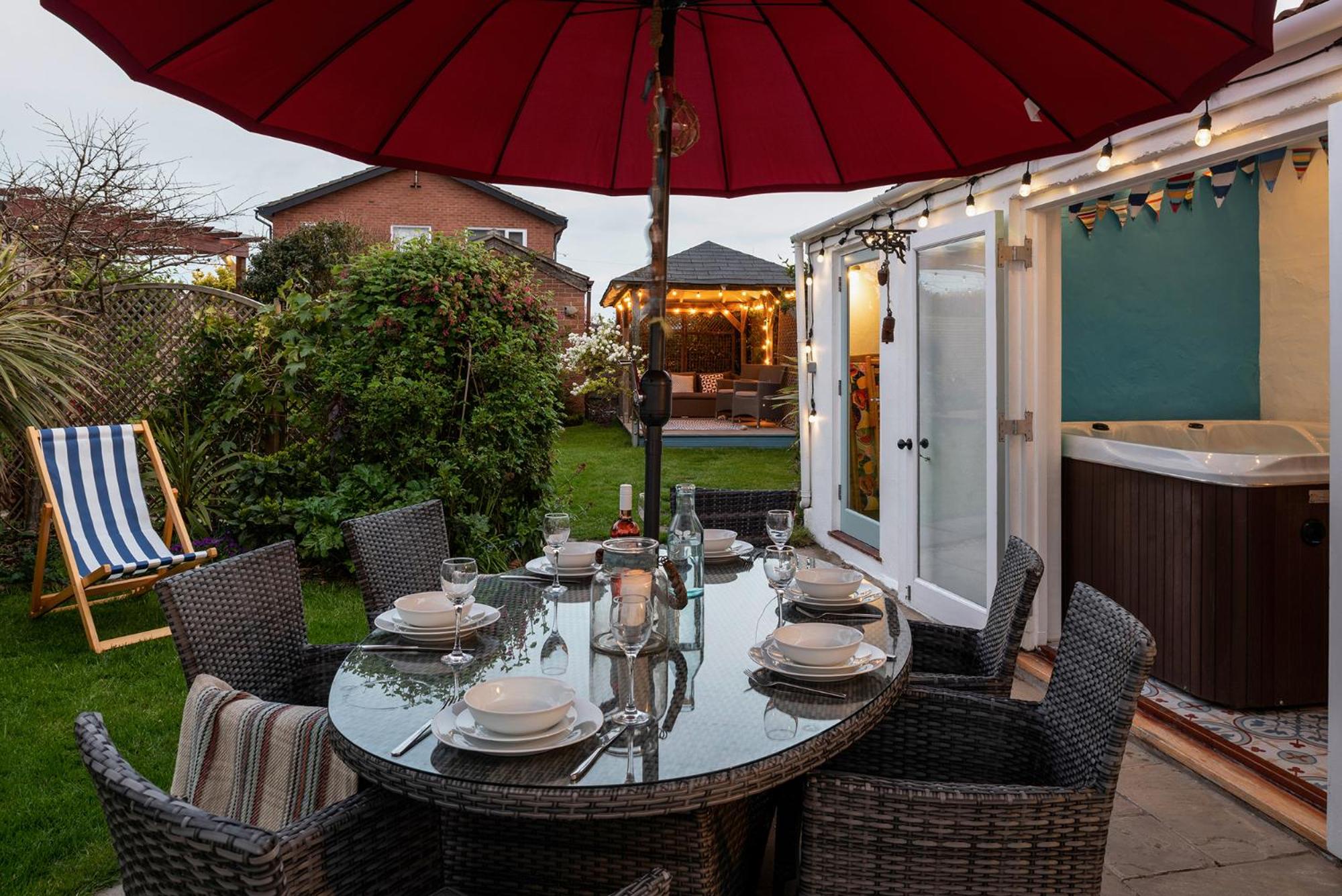 Opposite the beach, hot tub & sauna, sleeps 16
