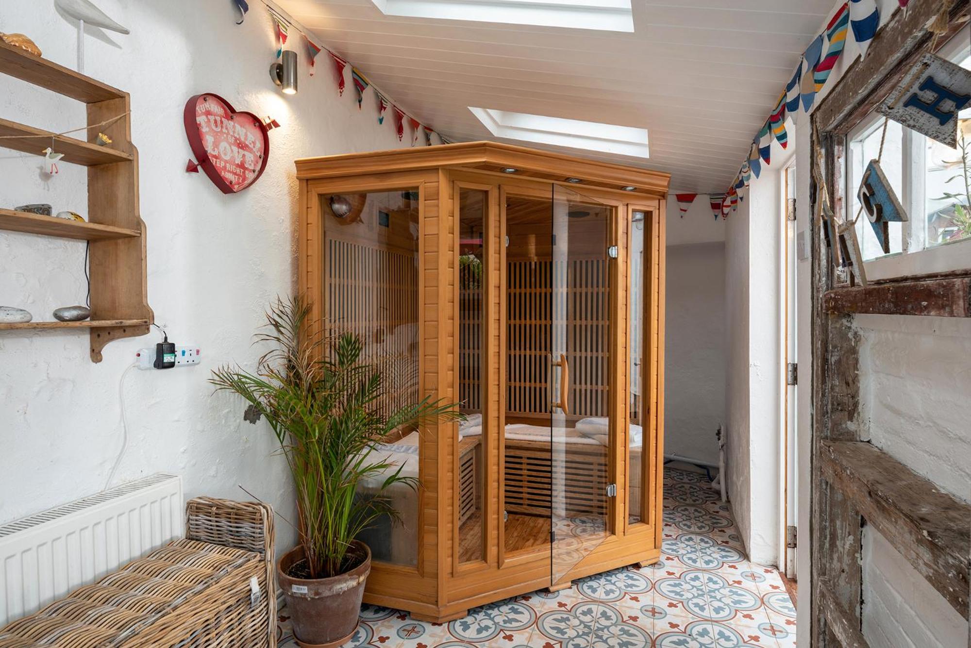 Opposite the beach, hot tub & sauna, sleeps 16
