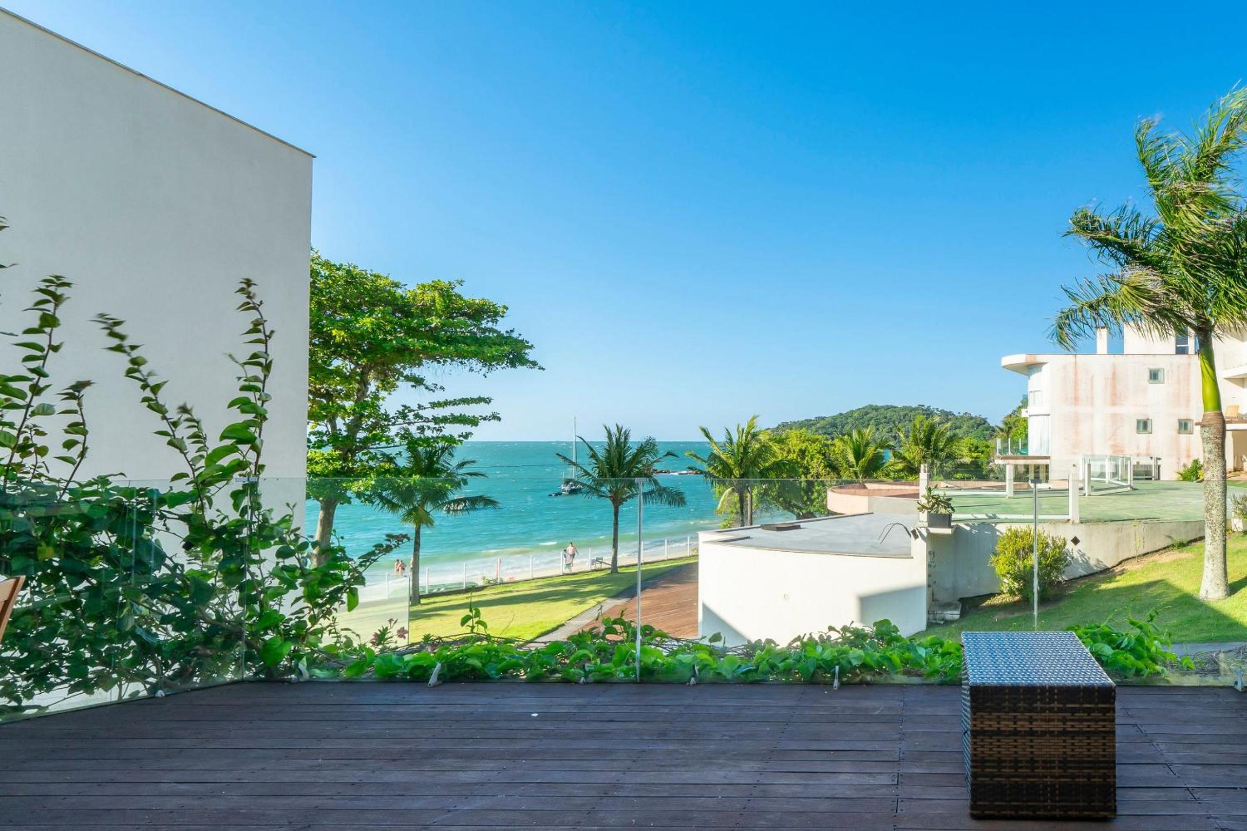 House with 4 suites with sea view