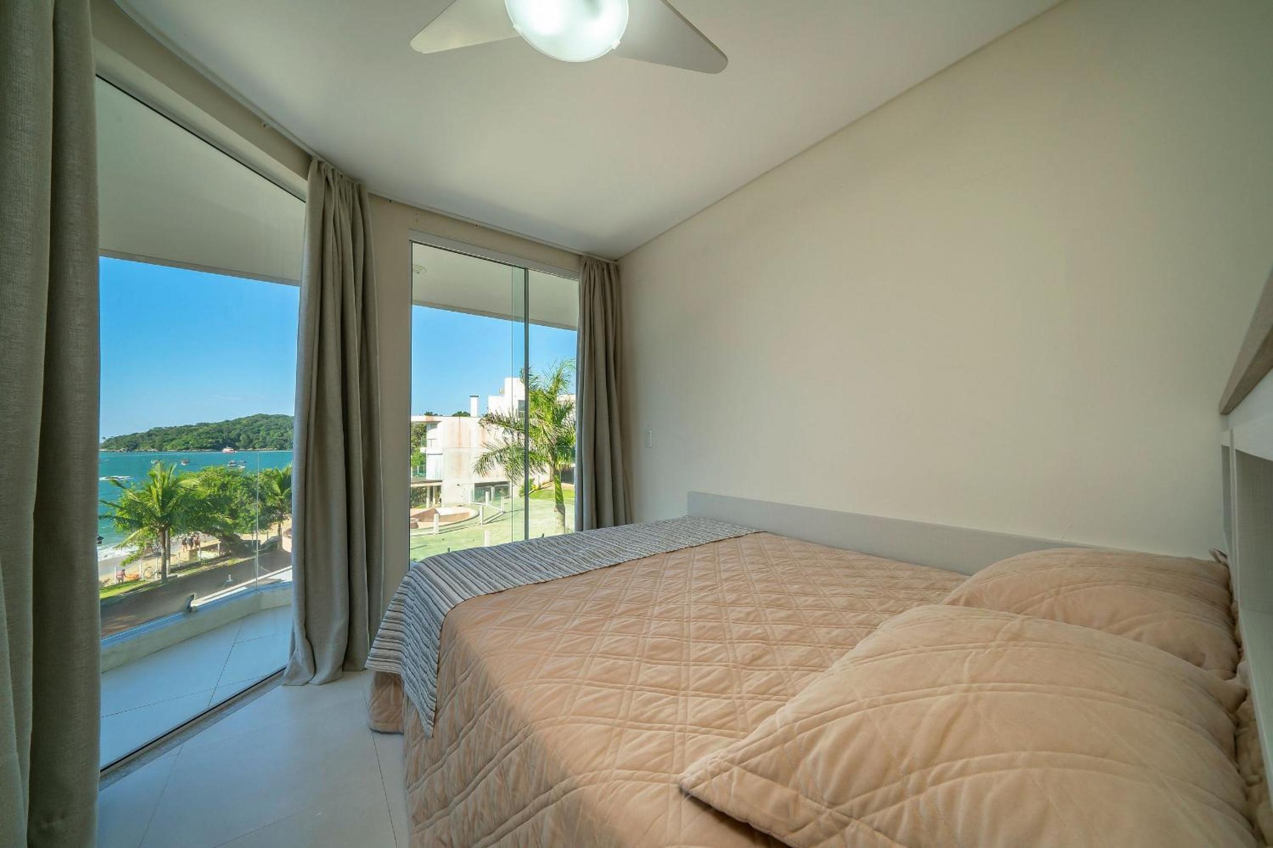 House with 4 suites with sea view