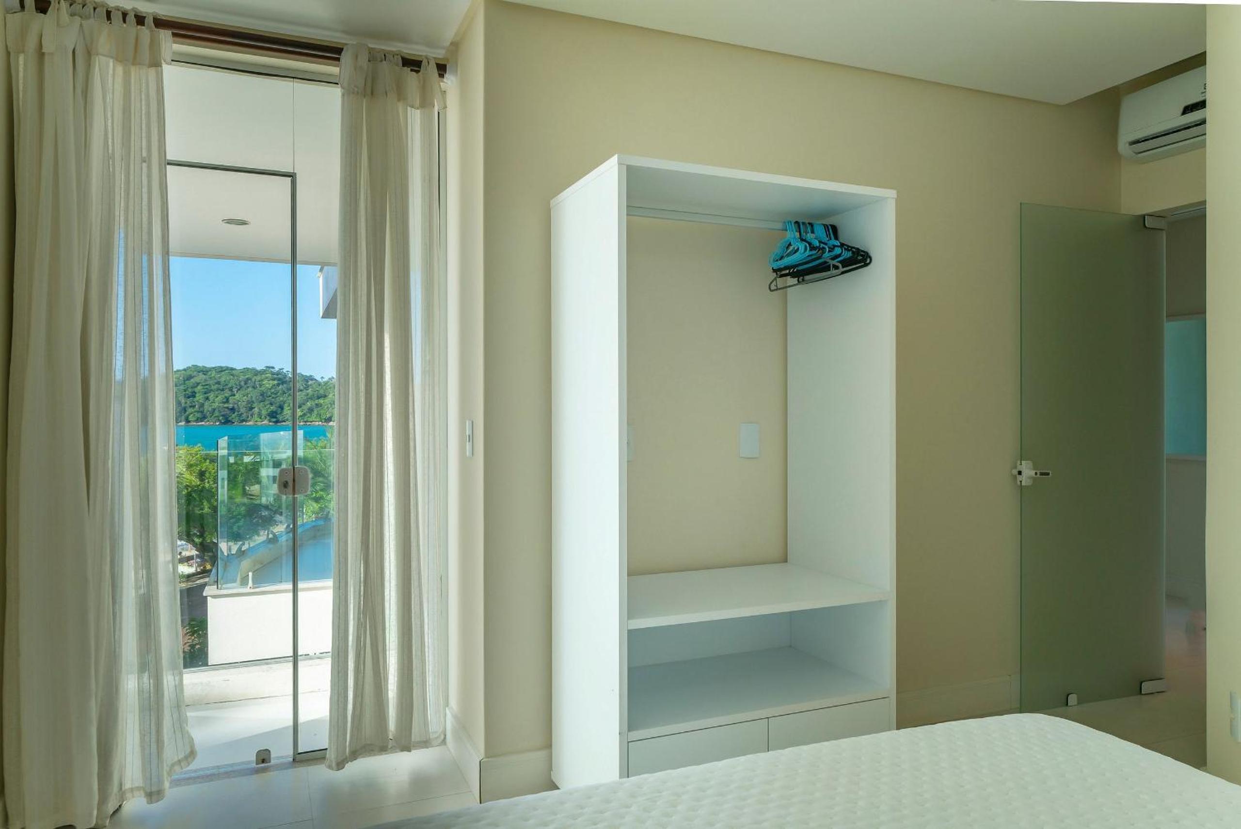 House with 4 suites with sea view