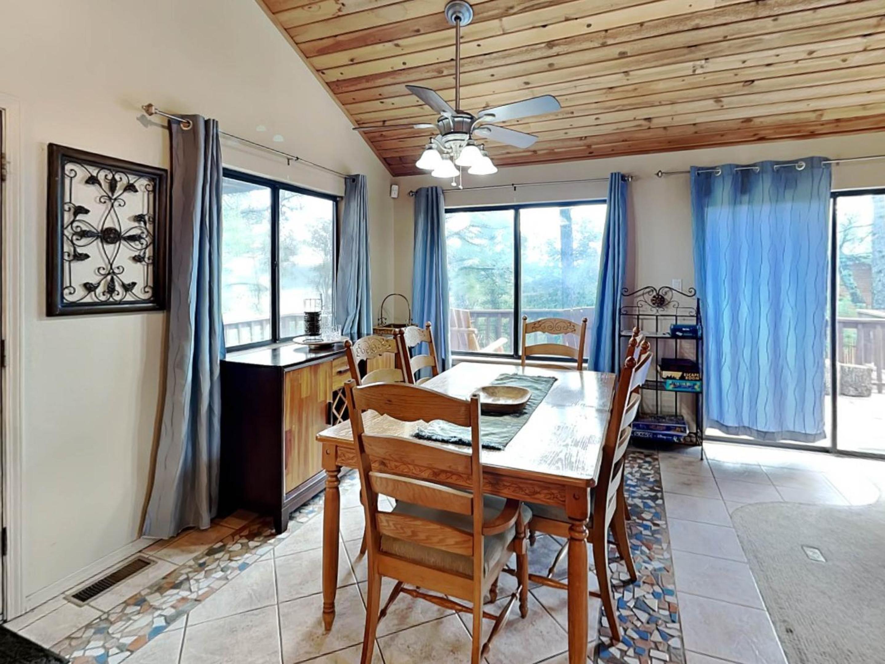 Lowkeys Lodge view 4
