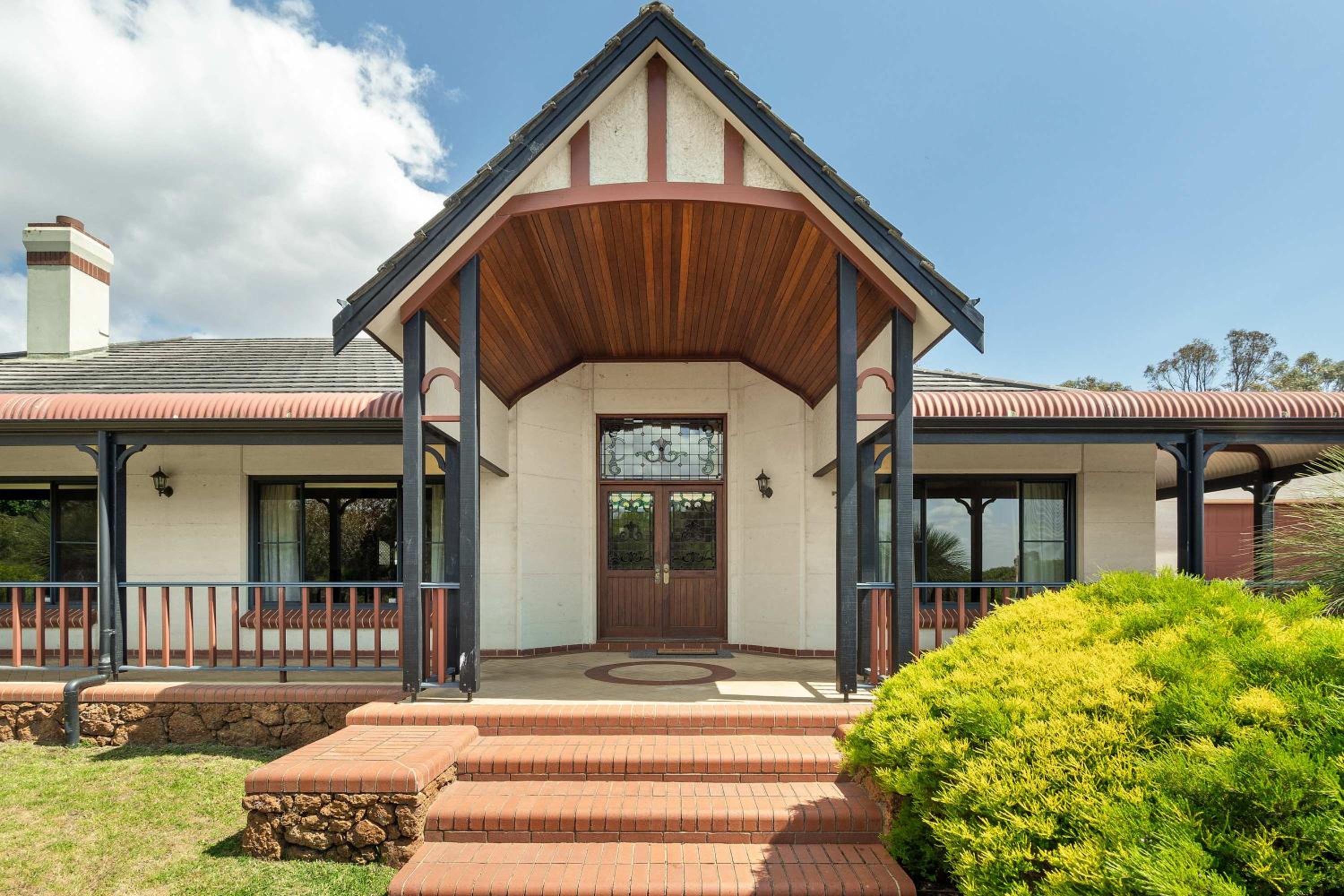 Carinya Cove - swimming pool, pet friendly, fireplace
