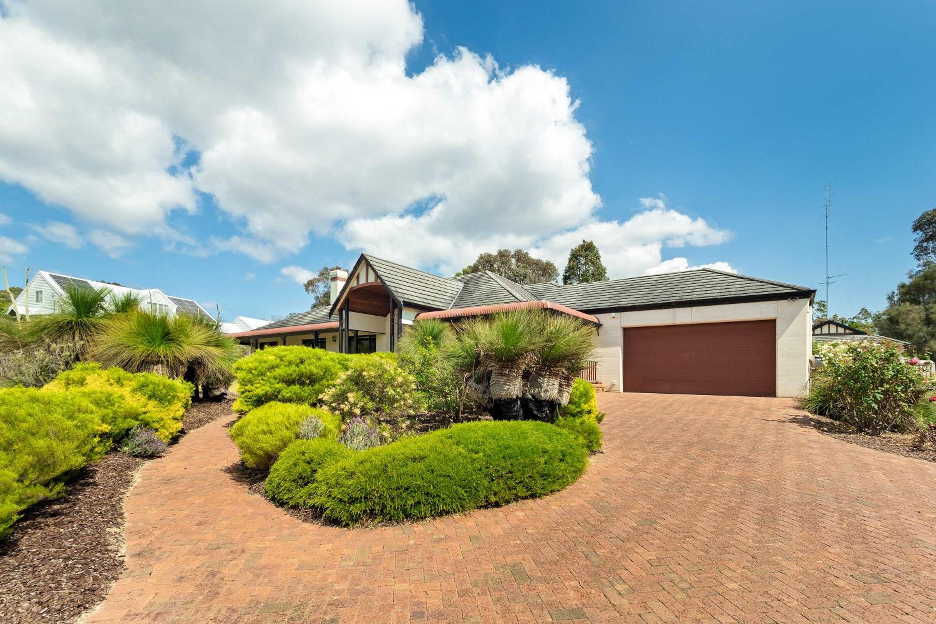 Carinya Cove - swimming pool, pet friendly, fireplace