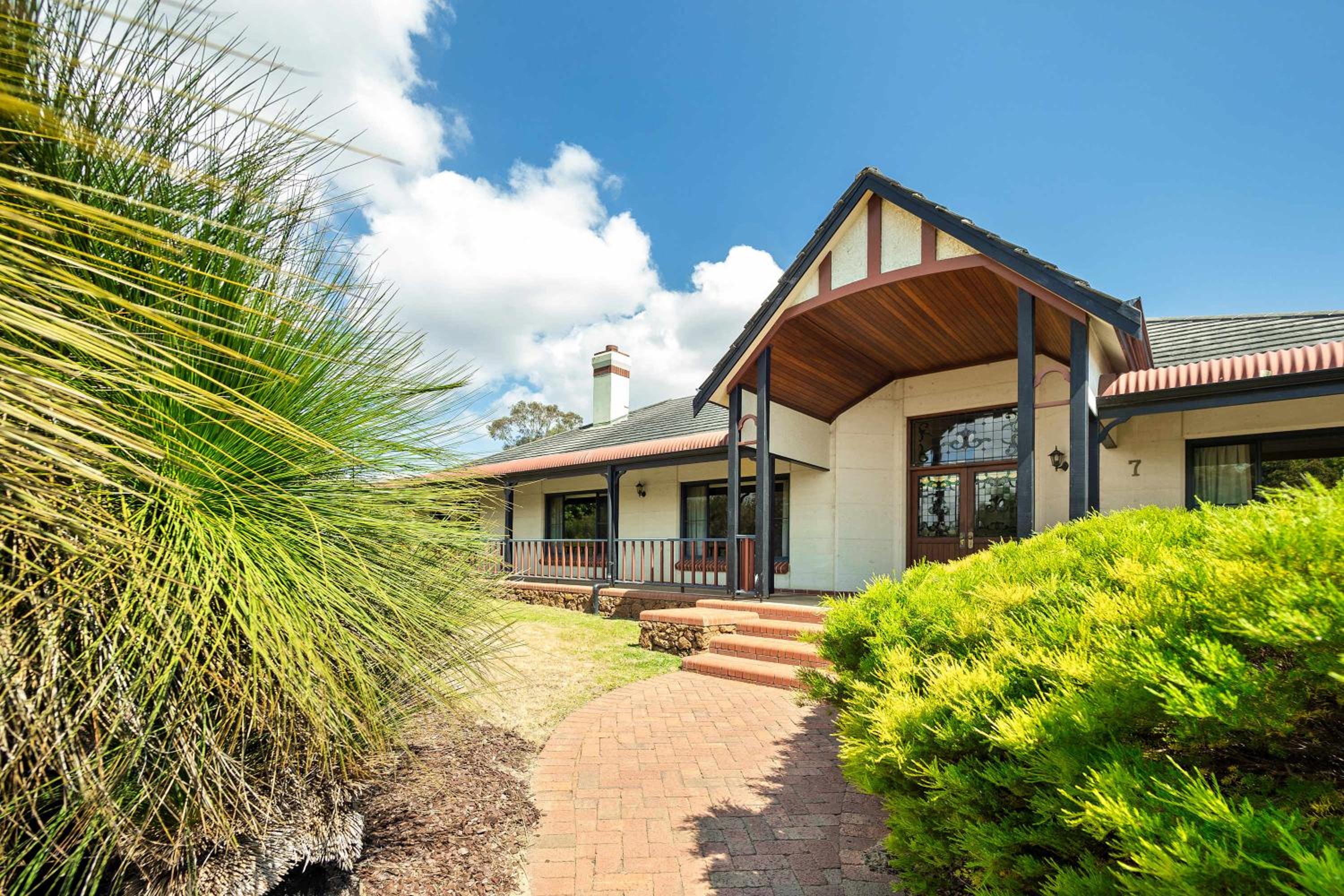 Carinya Cove - swimming pool, pet friendly, fireplace