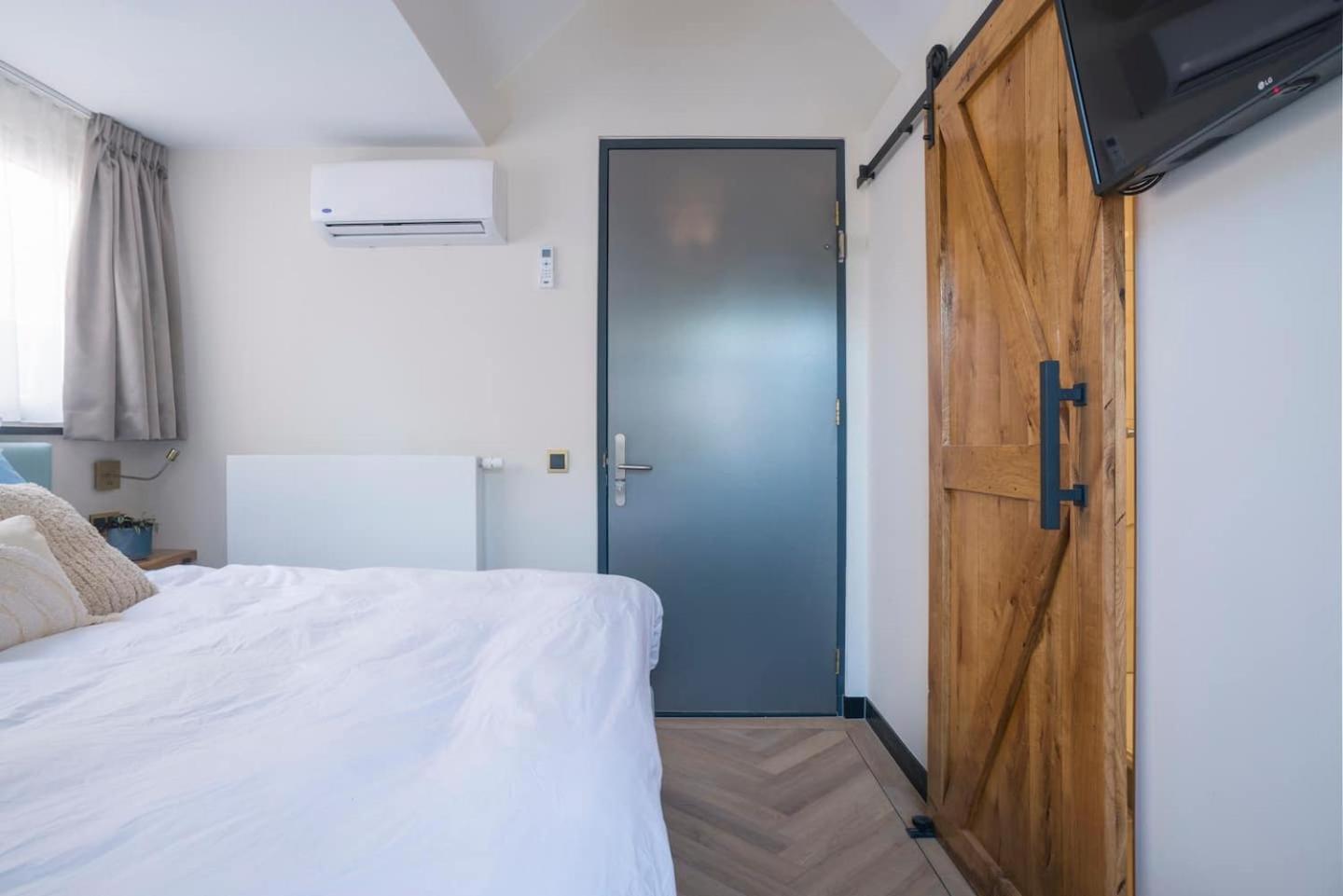 New warm, bed en koffie Suite Tilburg view 5