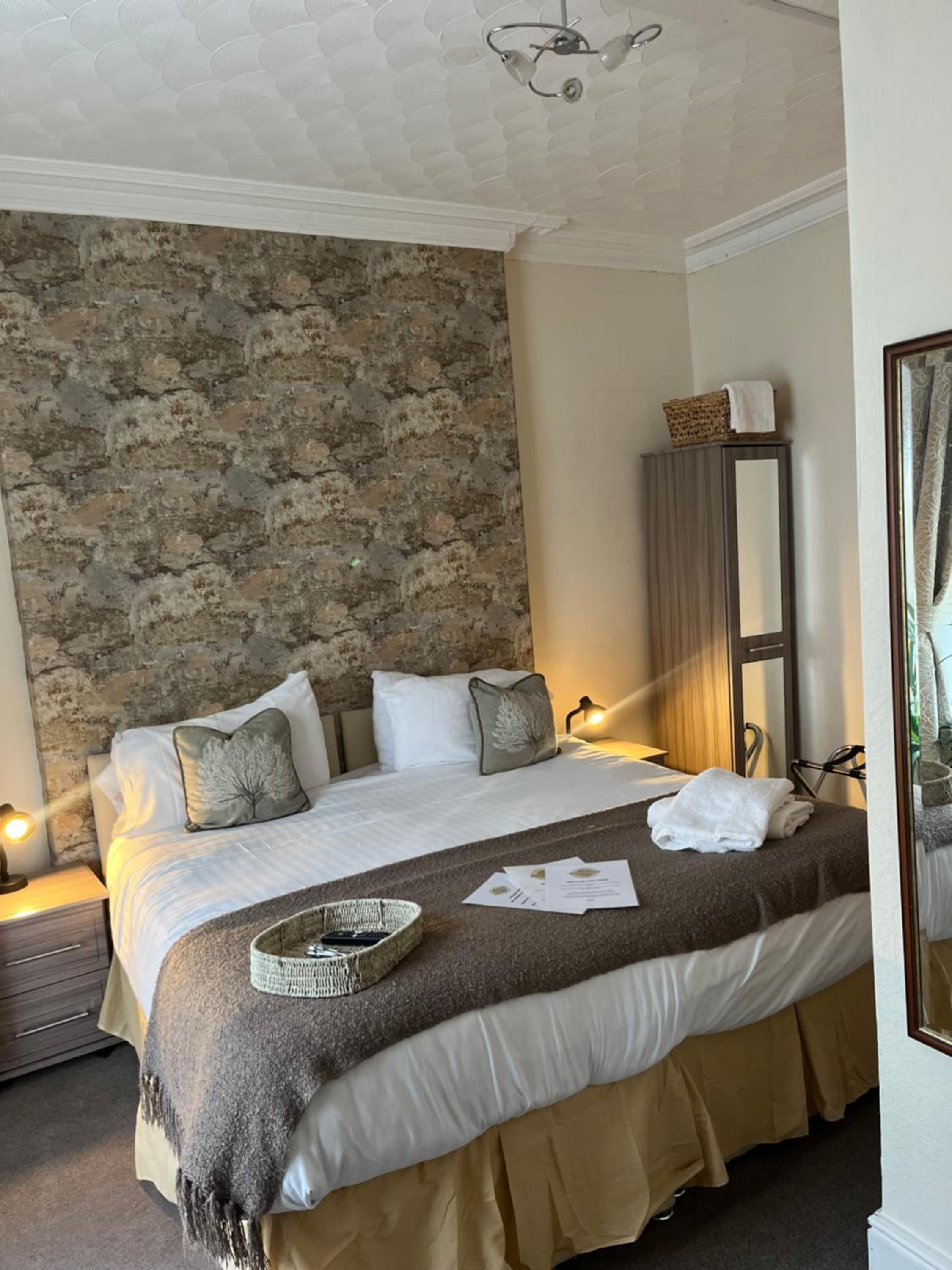 Johnny Dough's Conwy with Rooms