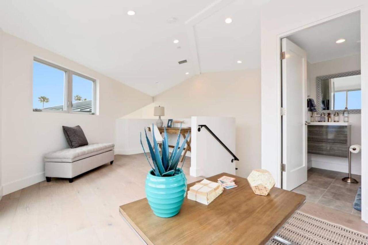 Massive 4 bedroom/Walk to the beach view 3