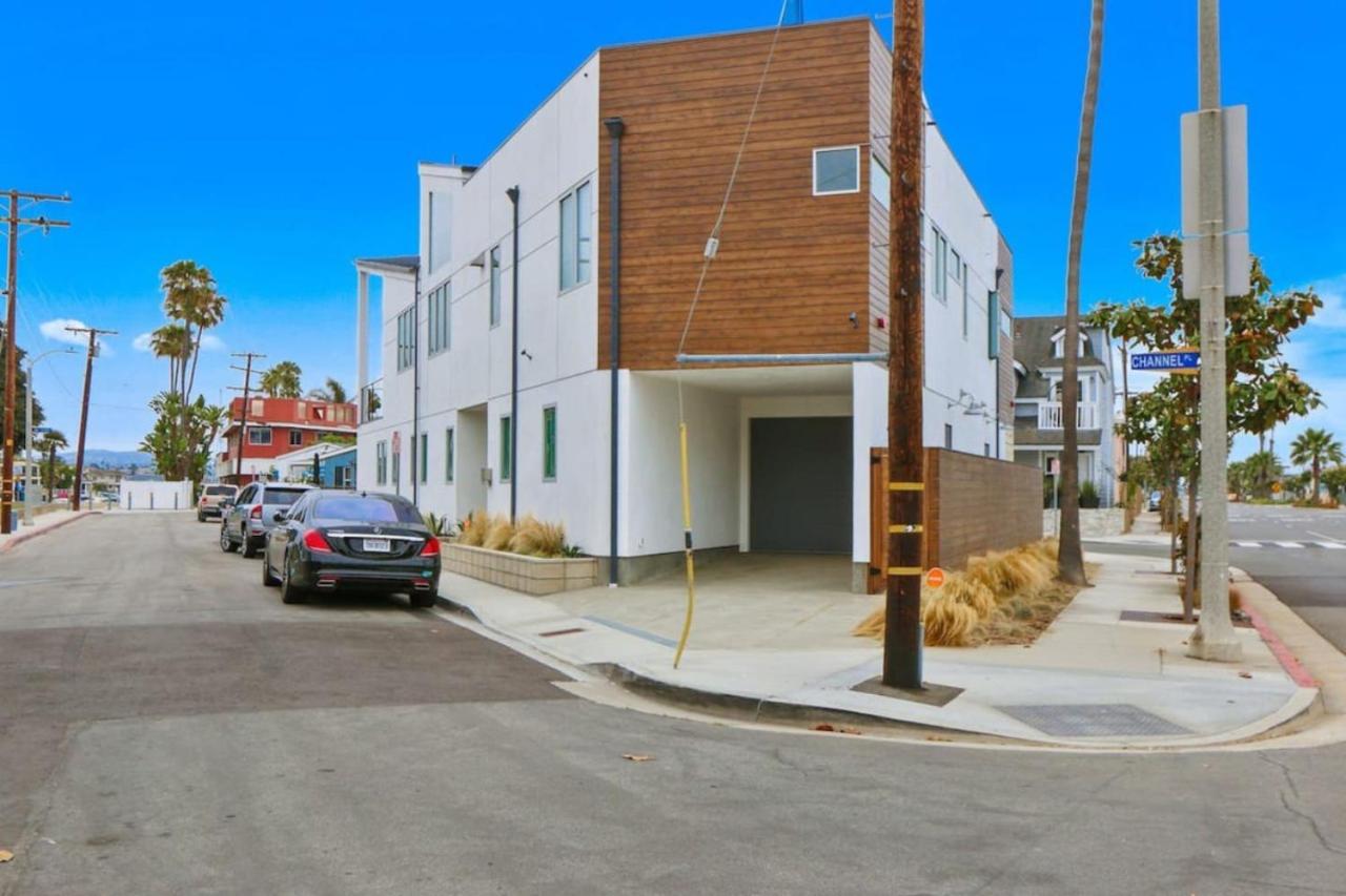 Massive 4 bedroom/Walk to the beach view 5