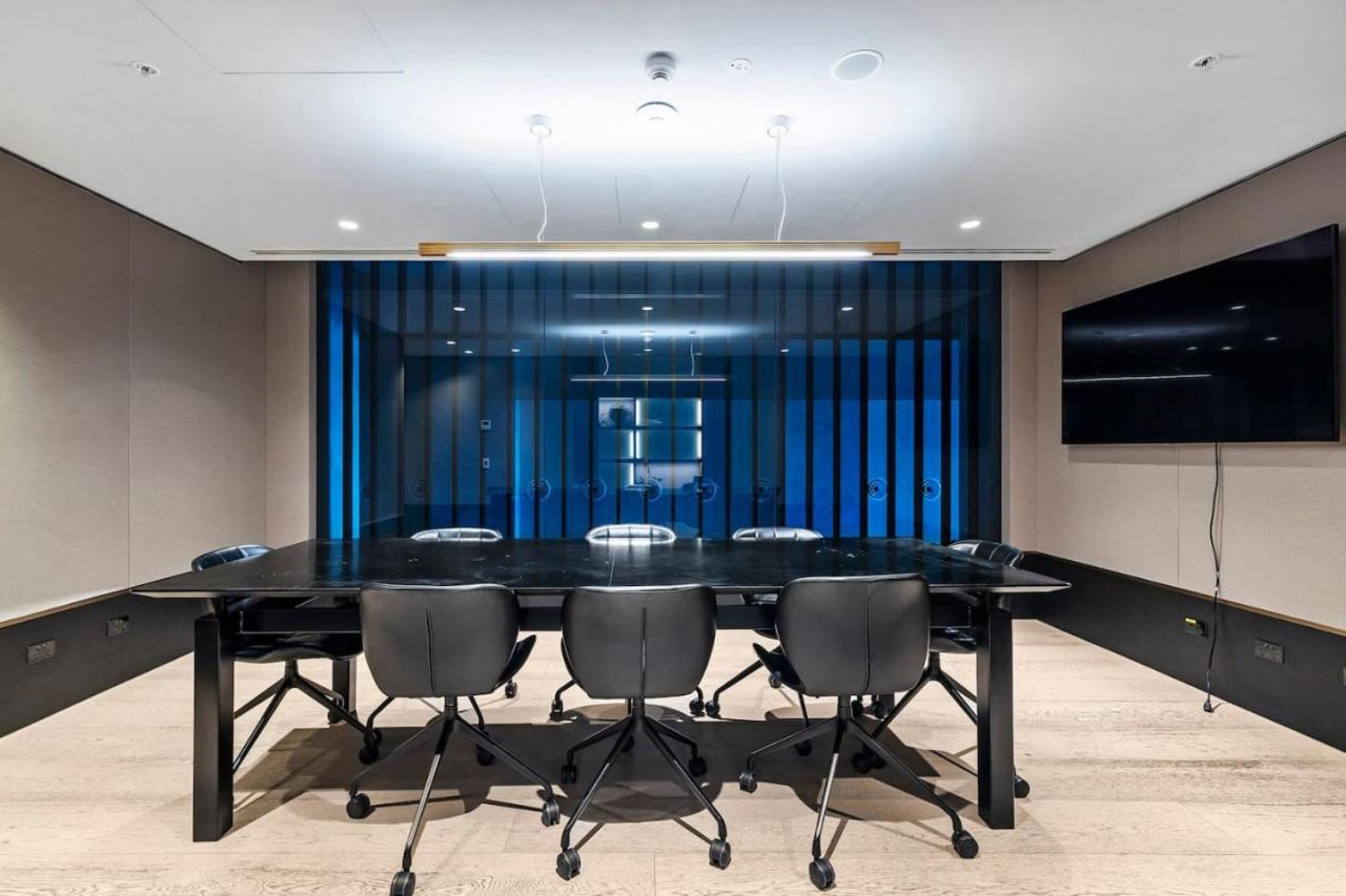 Sleek Stylish CBD, Heated pool, Gym, Sauna, Steam