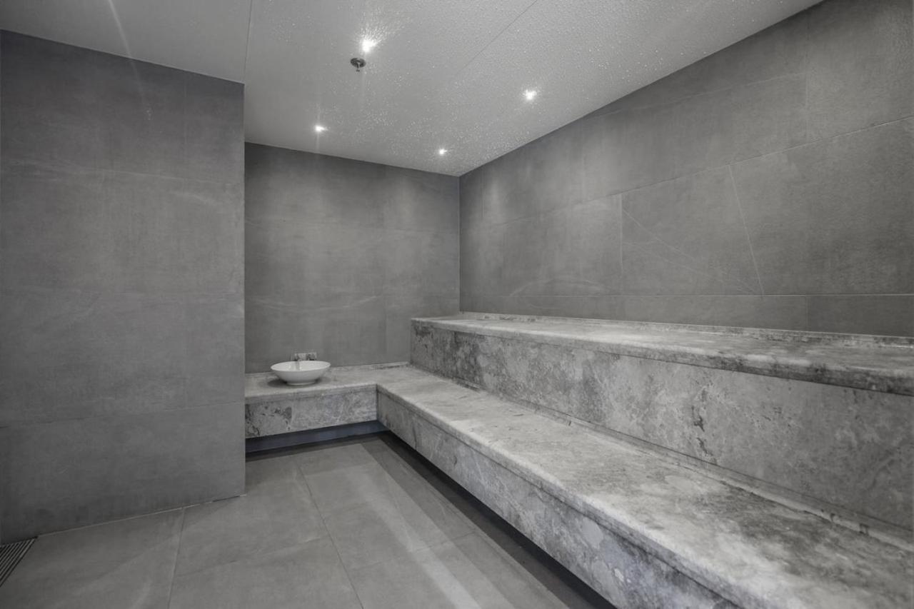 Sleek Stylish CBD, Heated pool, Gym, Sauna, Steam