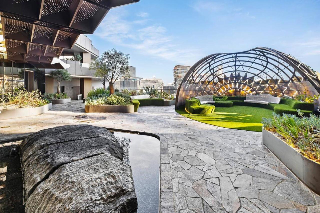 Sleek Stylish CBD, Heated pool, Gym, Sauna, Steam