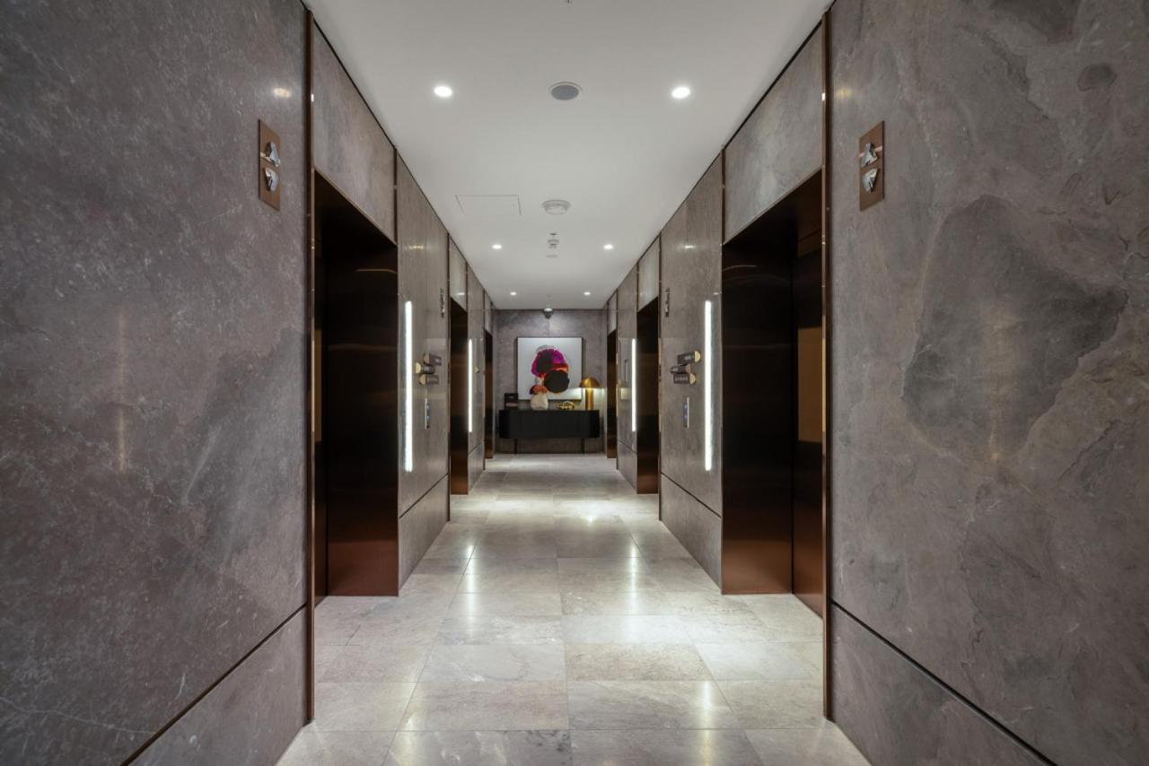 Sleek Stylish CBD, Heated pool, Gym, Sauna, Steam