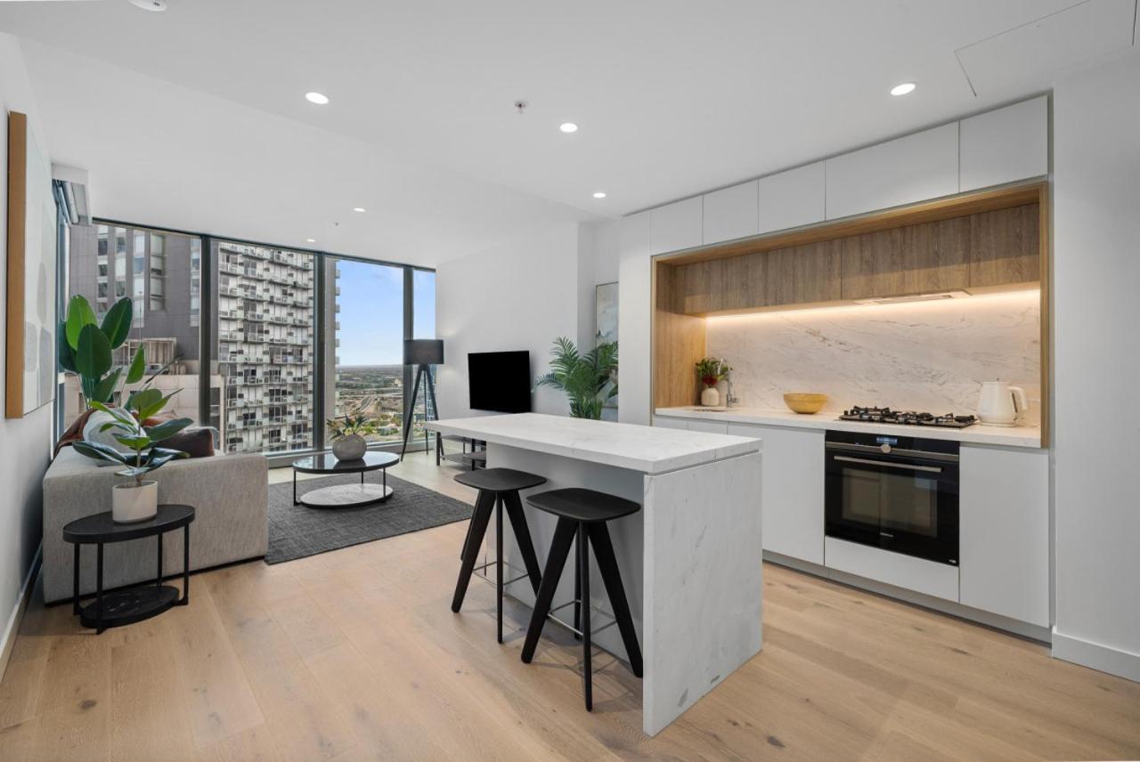 Sleek Stylish CBD, Heated pool, Gym, Sauna, Steam