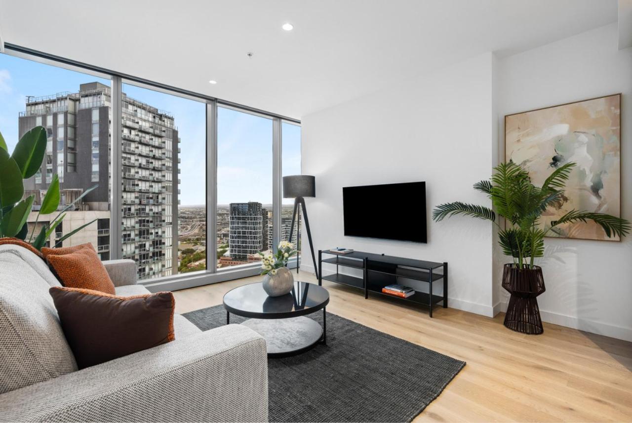 Sleek Stylish CBD, Heated pool, Gym, Sauna, Steam