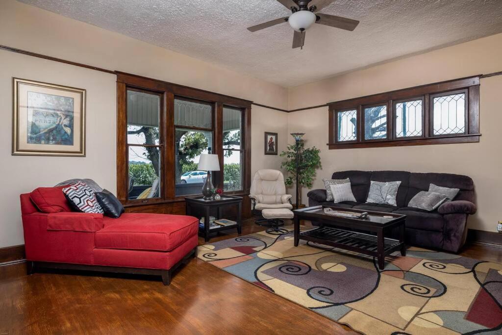 Broadview Manor