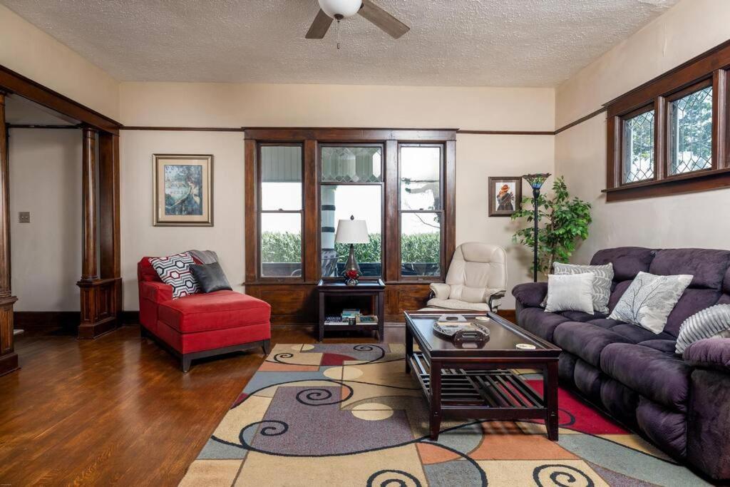 Broadview Manor