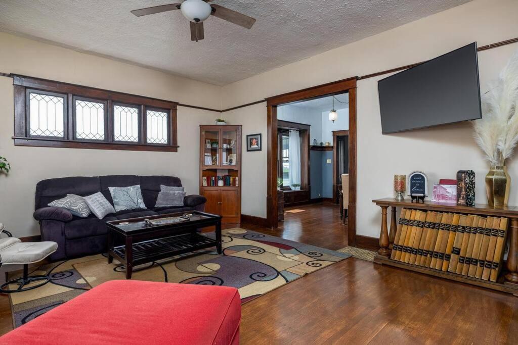 Broadview Manor