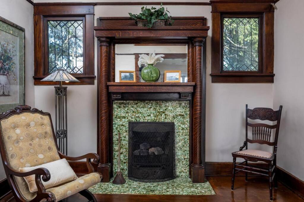 Broadview Manor