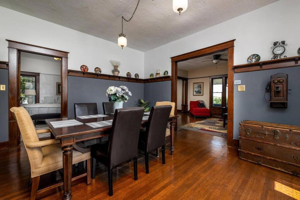 Broadview Manor