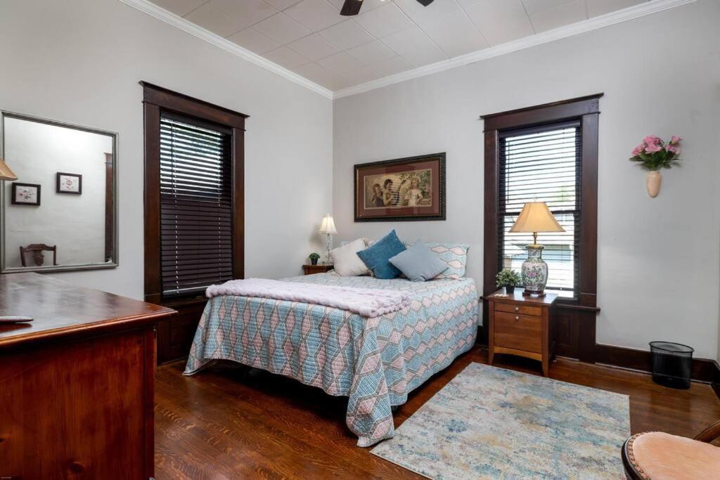 Broadview Manor