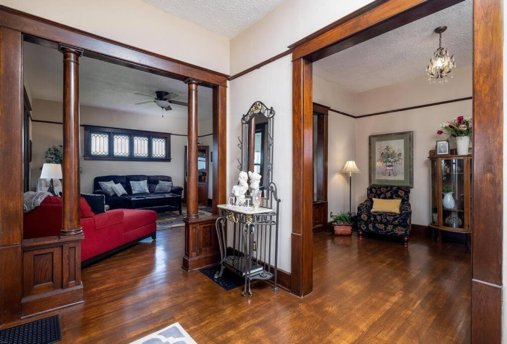 Broadview Manor