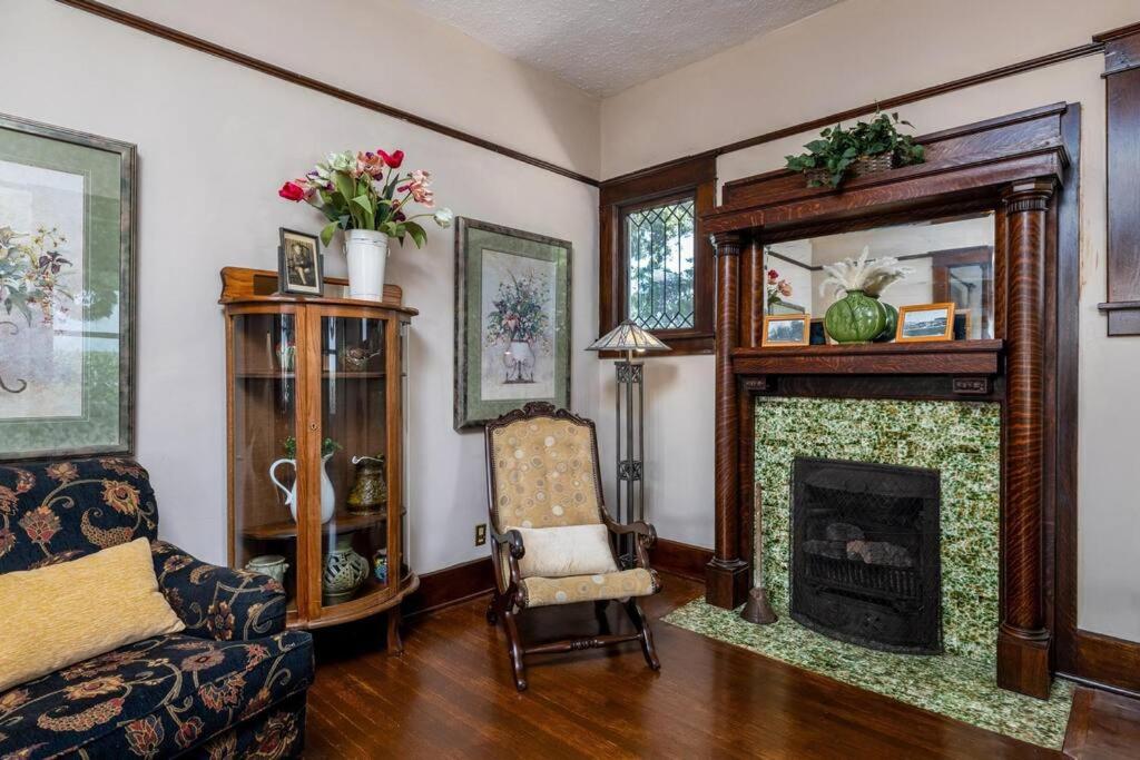 Broadview Manor