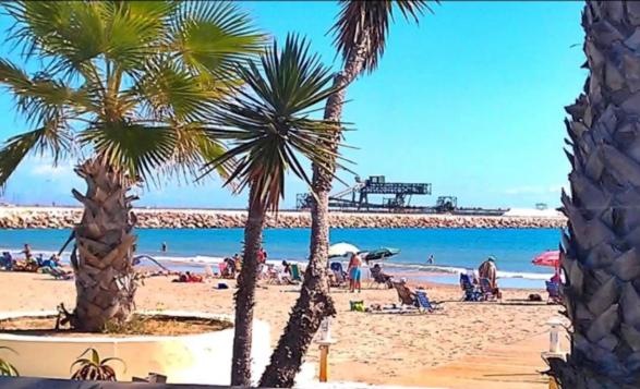 Torrevieja Playa Naufragos y piscina comunitaria