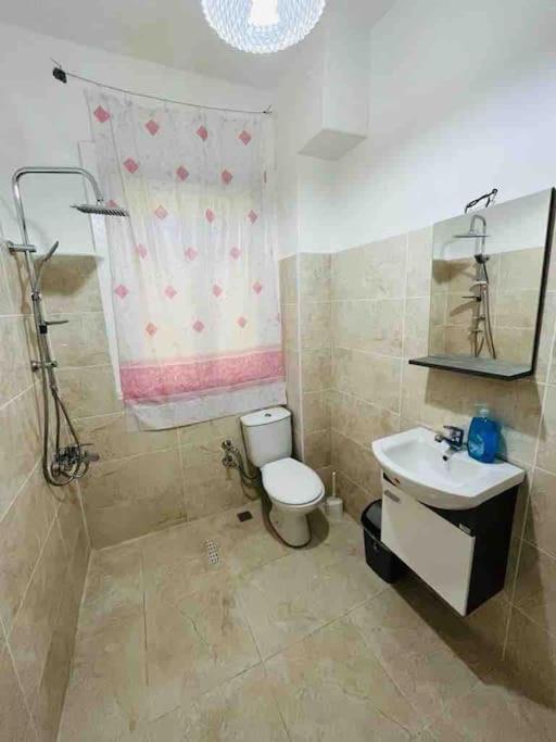 Arya 3 bedroom family pink flat