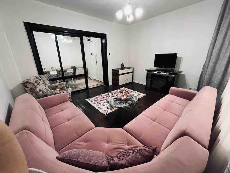 Arya 3 bedroom family pink flat