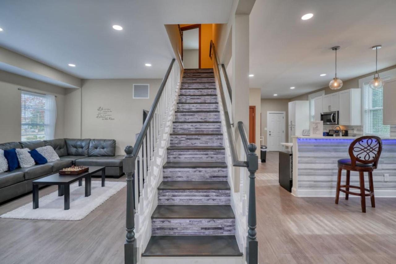 5 bedrooms with a gameroom view 4