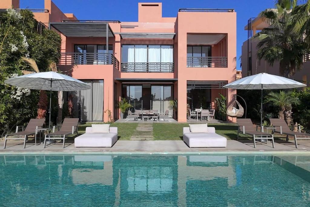 HM50 l Villa en front de golf piscine & jacuzzi view 3