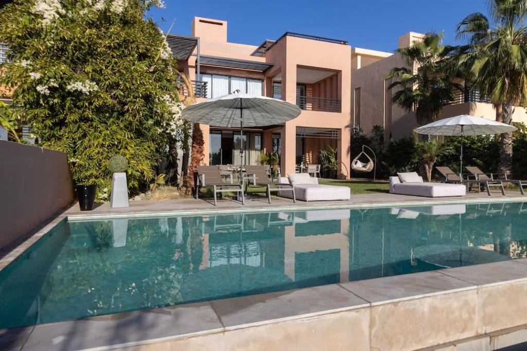 HM50 l Villa en front de golf piscine & jacuzzi view 5