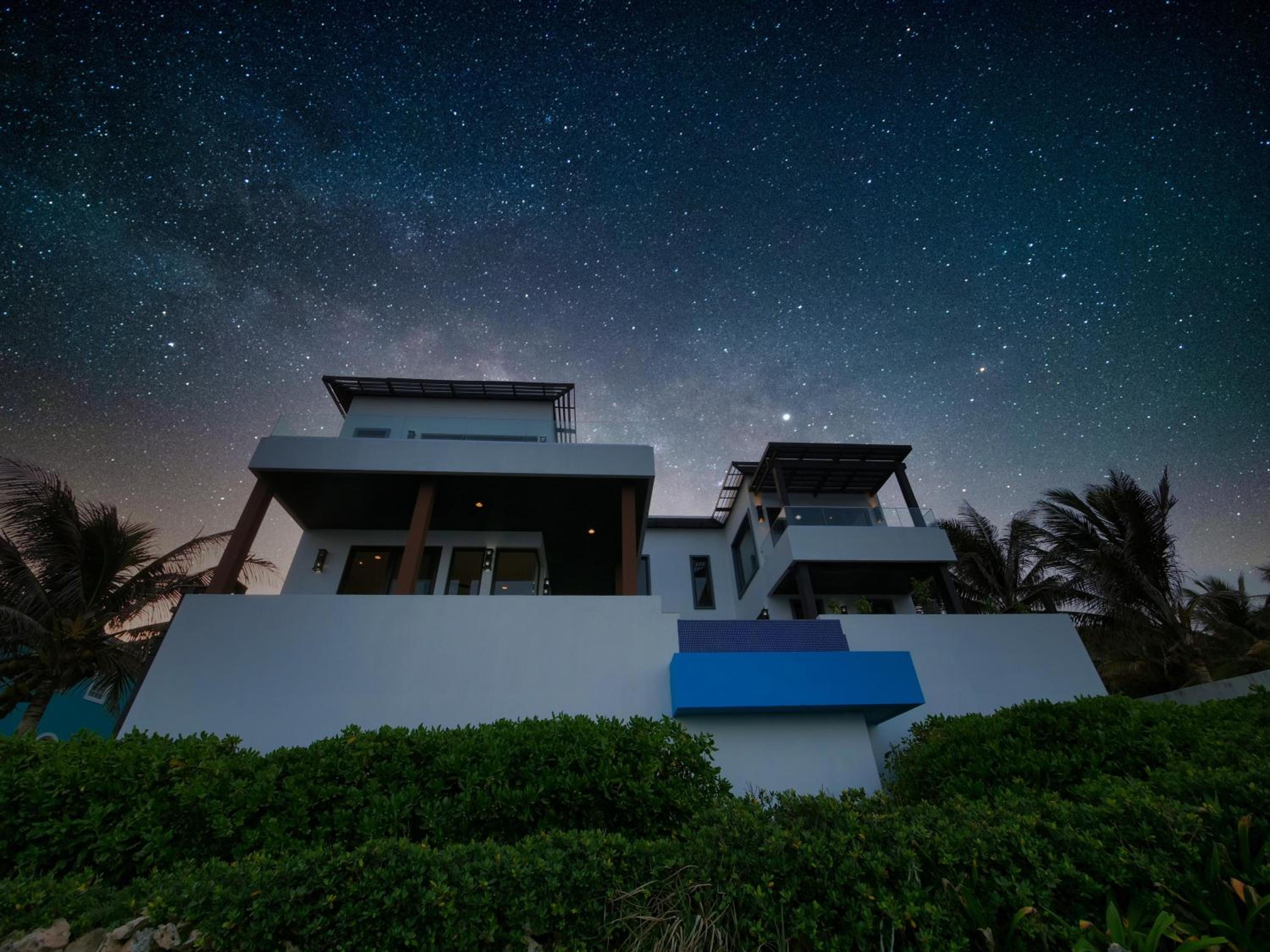 Eagle Ray - A Luxurious Waterfront Villa, view 3
