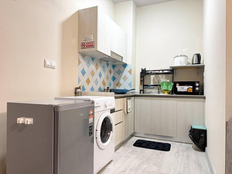Jesselton Quay Family Suite Home with Washer photo 3