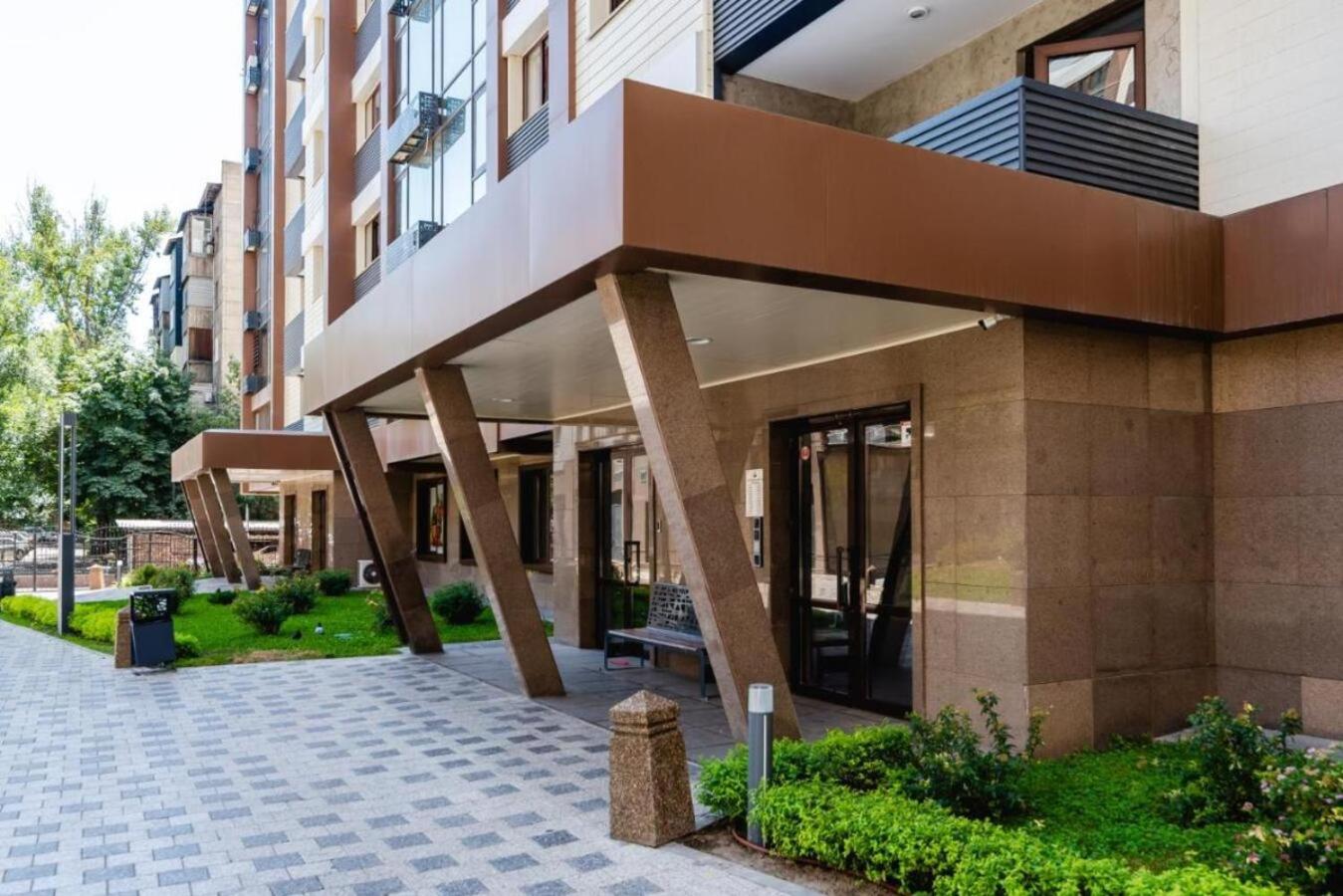 Luxurious Two-Bedroom Apartment on Arbat with Mountain View 1 view 2