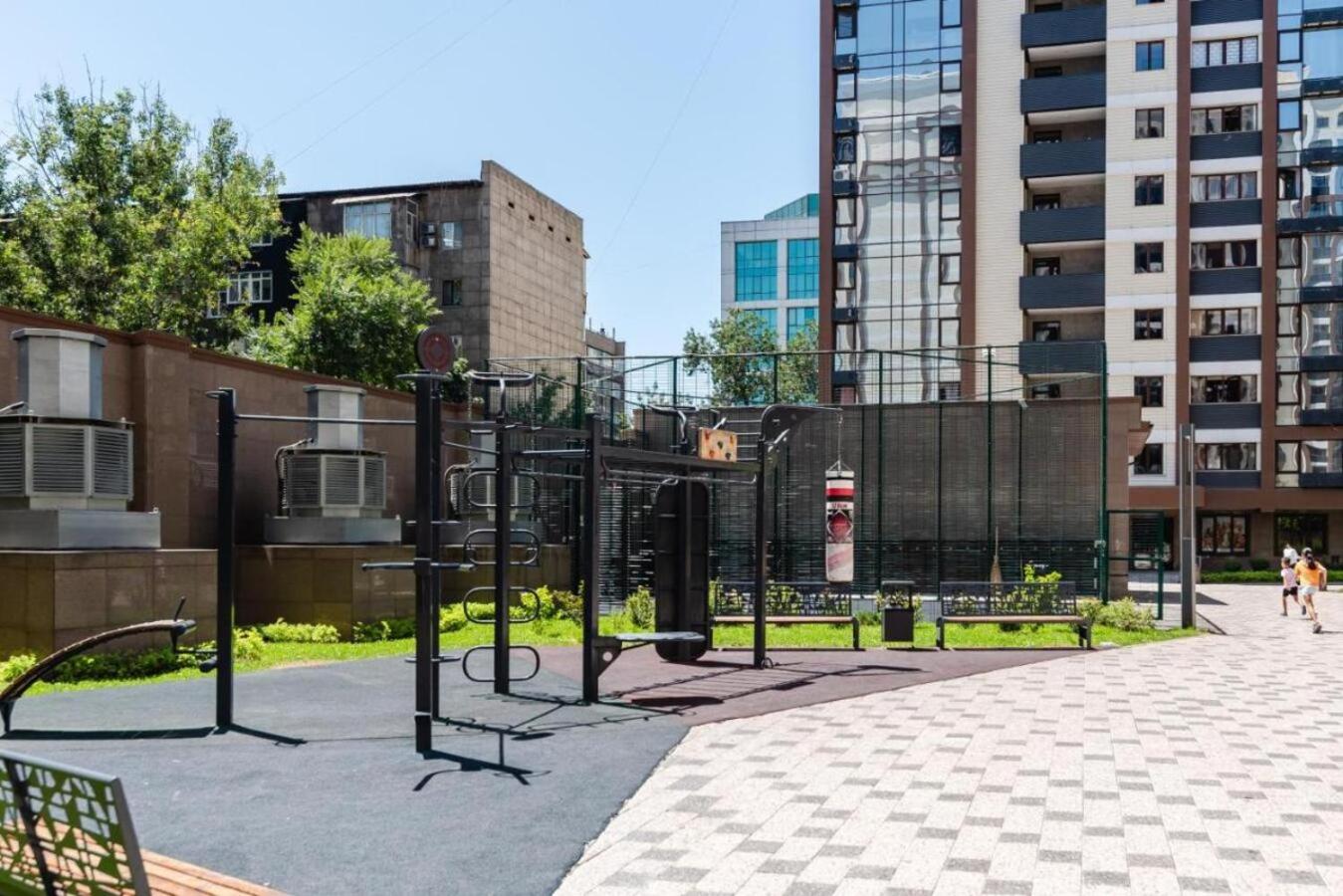 Luxurious Two-Bedroom Apartment on Arbat with Mountain View 1 view 4