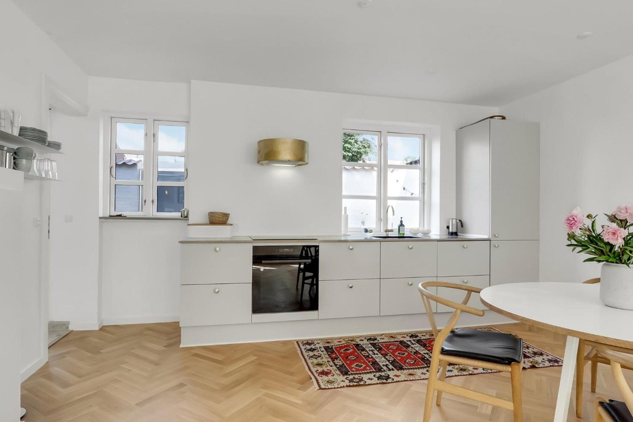 Townhouse in the heart of city - possibility of own parking space view 2