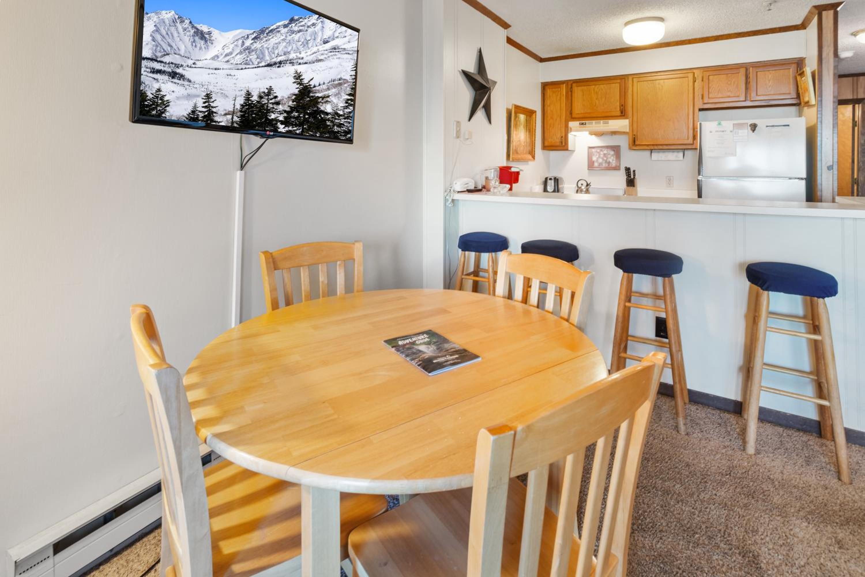 SC105B 1BR 1BA Sleeps Six Wi-Fi Free Parking Close To Lift view 4