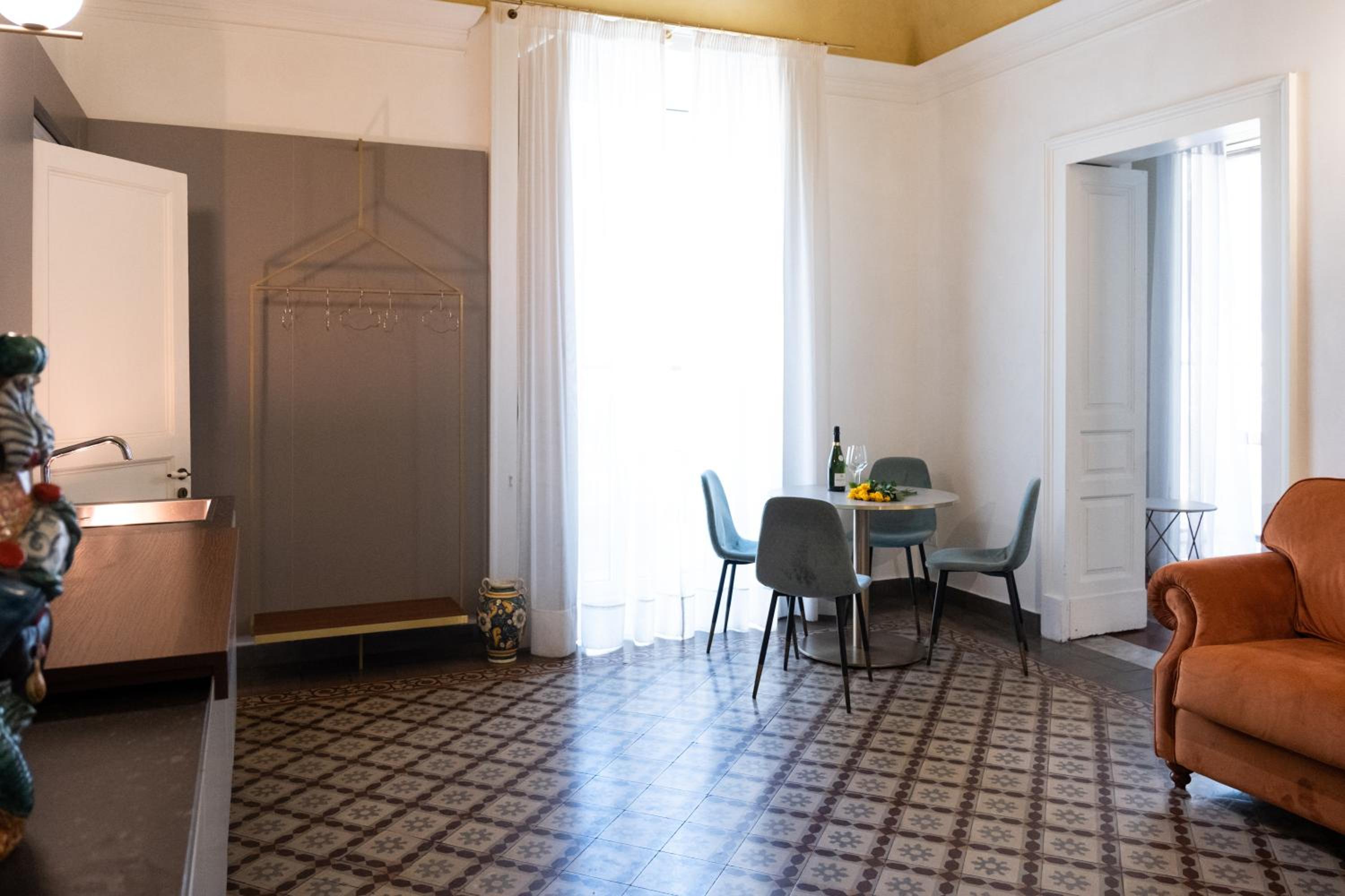 Scene Suites Apartments photo 4